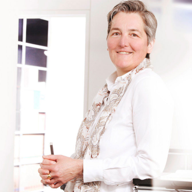 Dr. Annemarie Jakobs